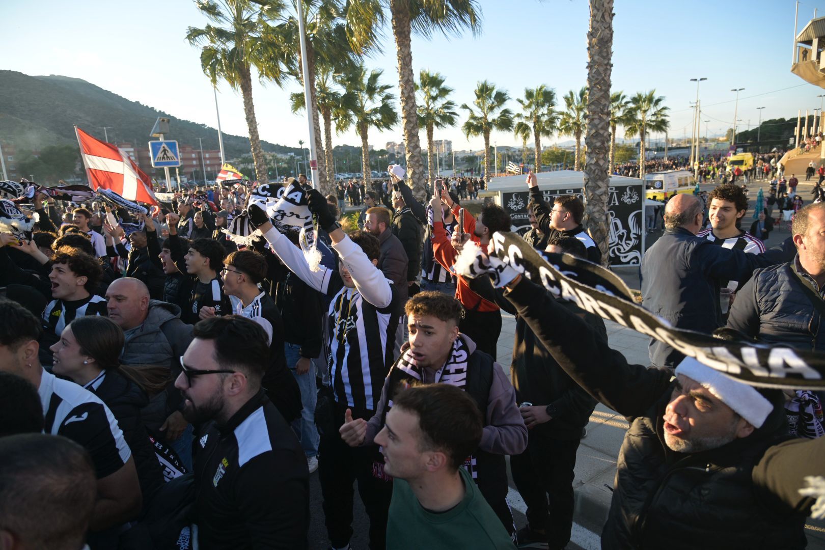 En imágenes, el ambiente en el entorno del Cartagonova