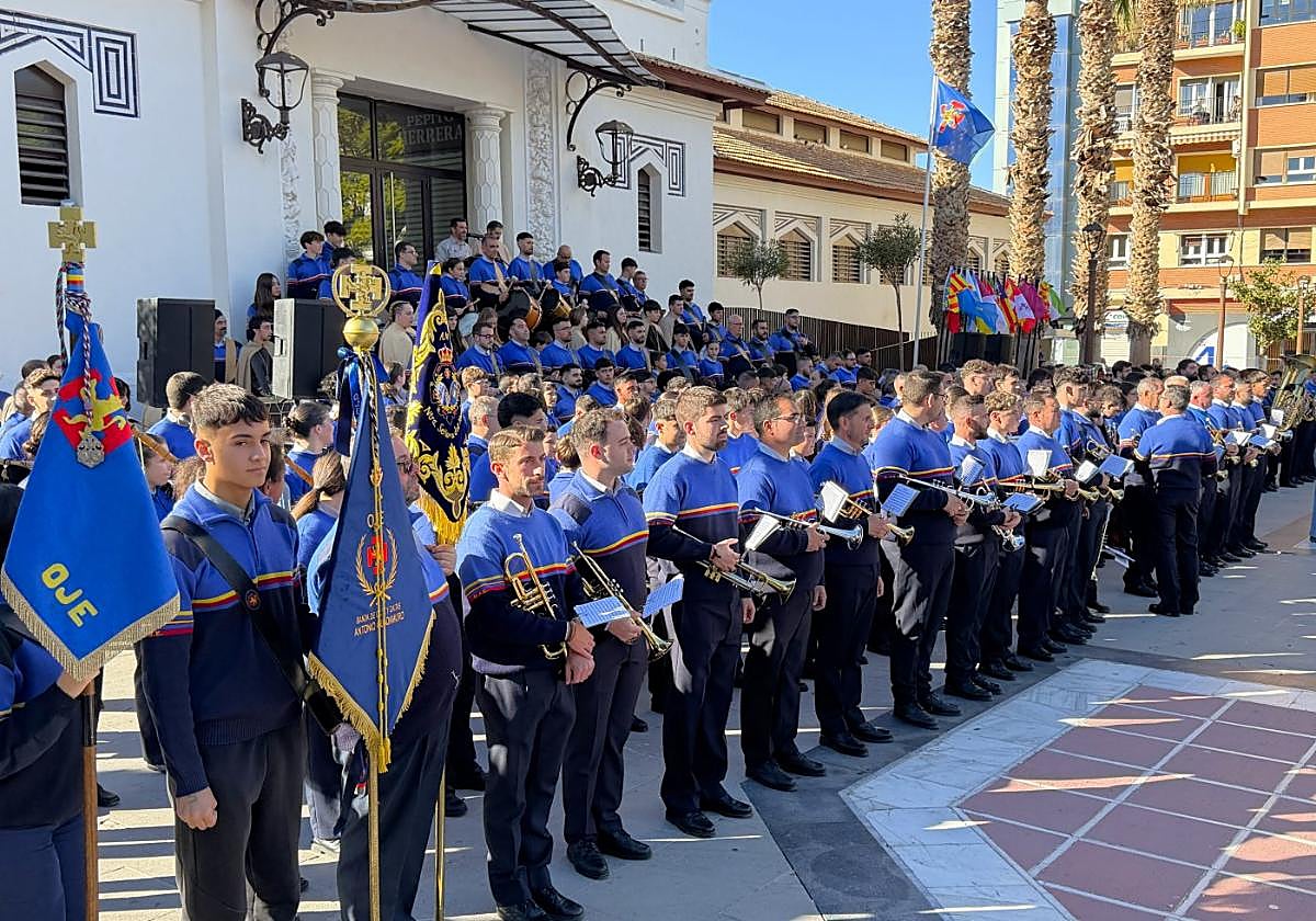 Jóvenes músicos, durante una actuación en la plaza de España.