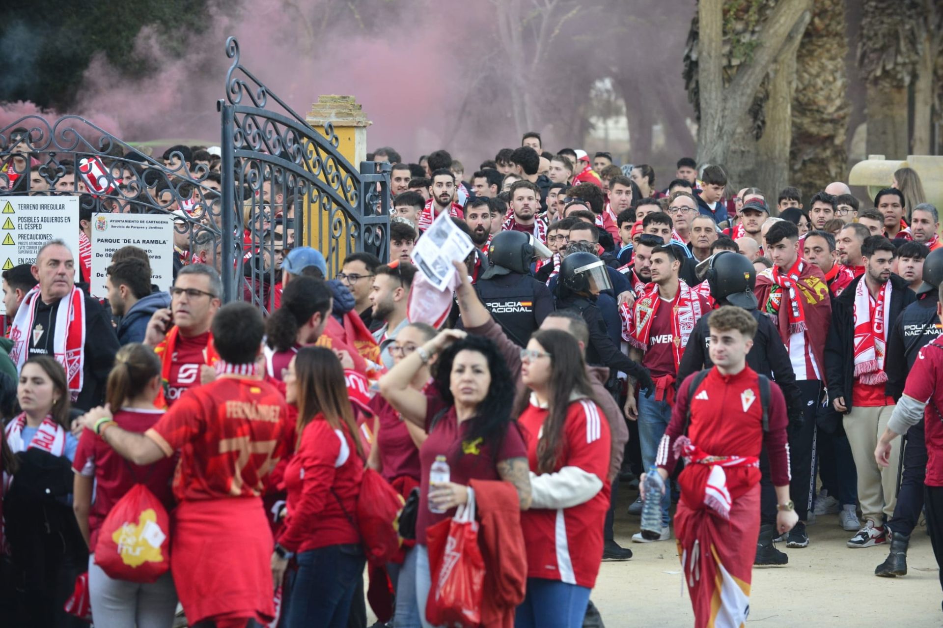 En imágenes, el ambiente en el entorno del Cartagonova