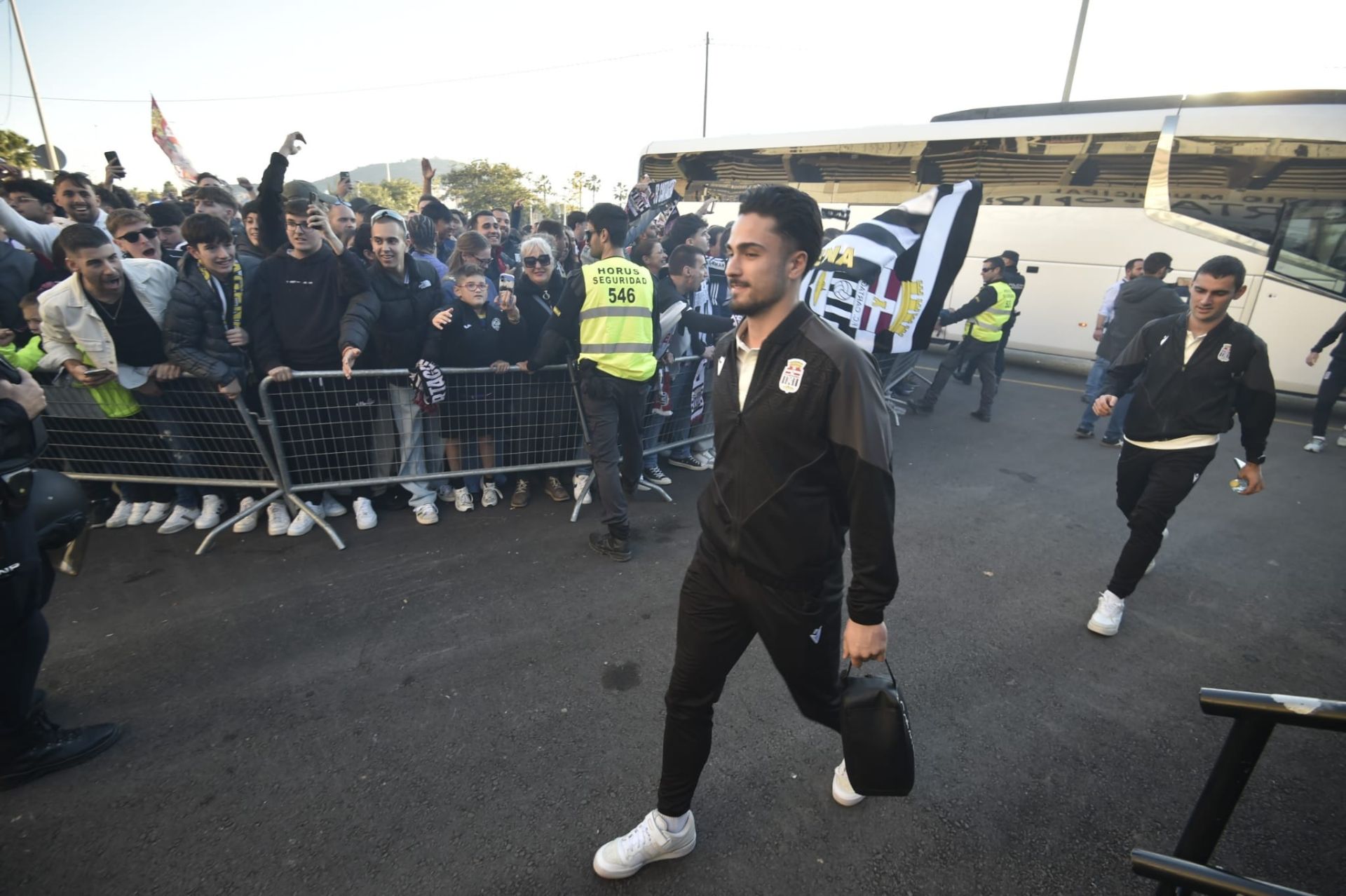 En imágenes, el ambiente en el entorno del Cartagonova