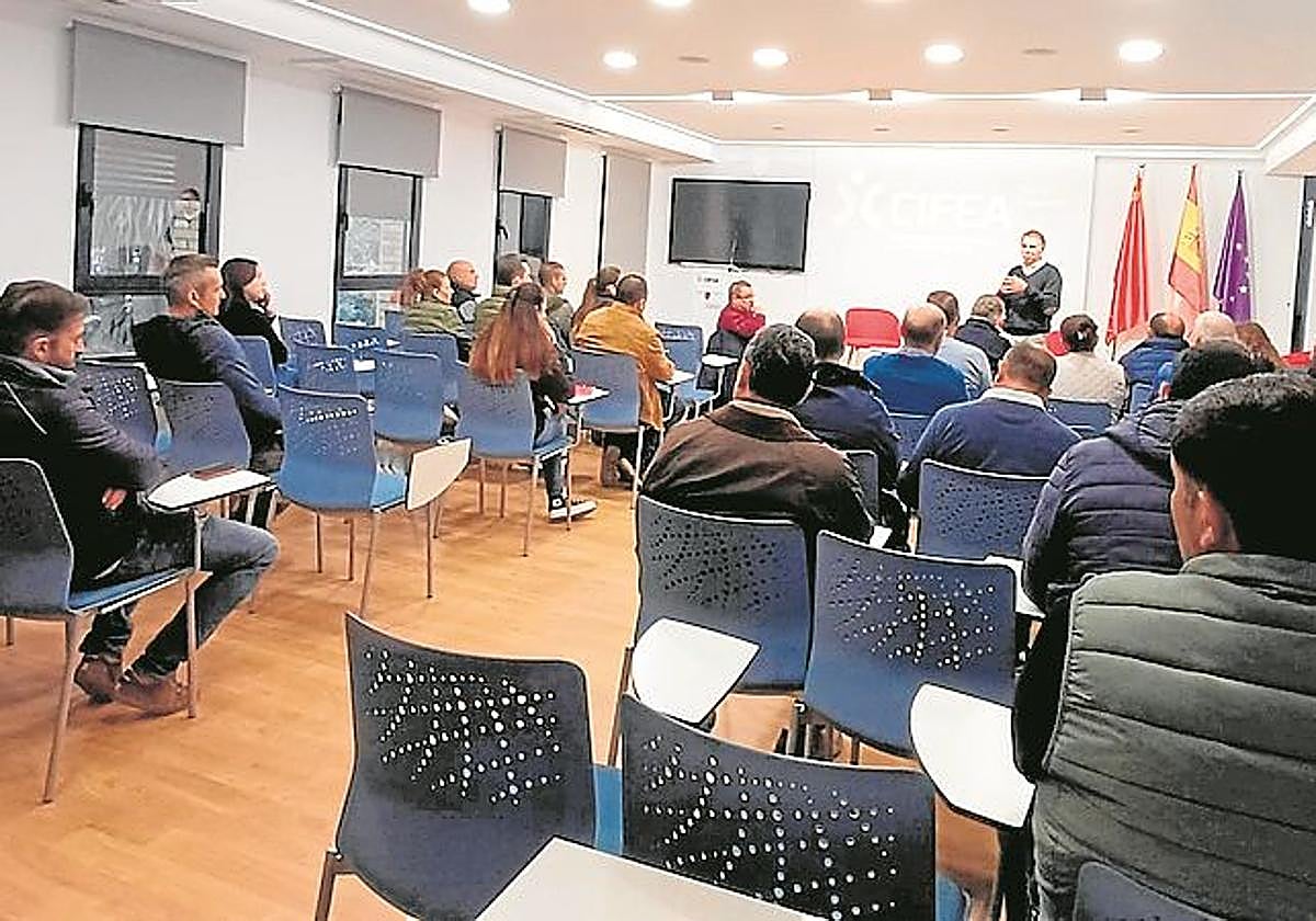 Reunión con empresas y cooperativas en Torre Pacheco.