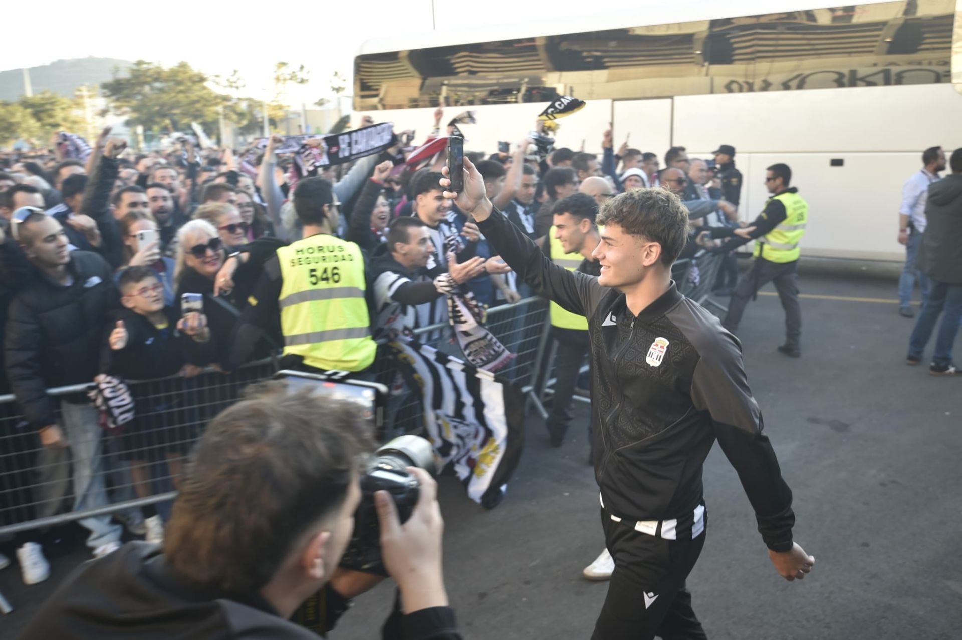 En imágenes, el ambiente en el entorno del Cartagonova