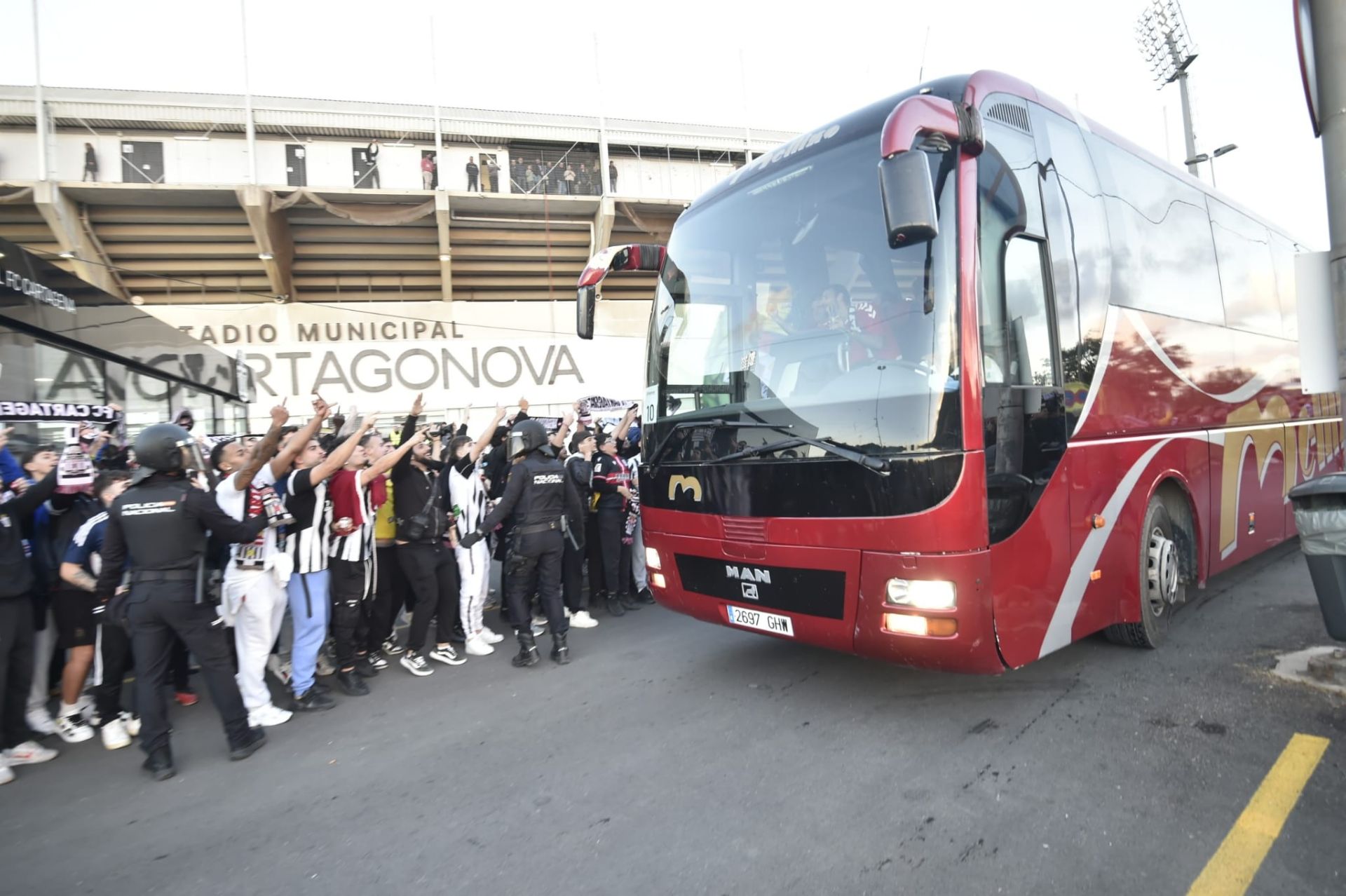 En imágenes, el ambiente en el entorno del Cartagonova
