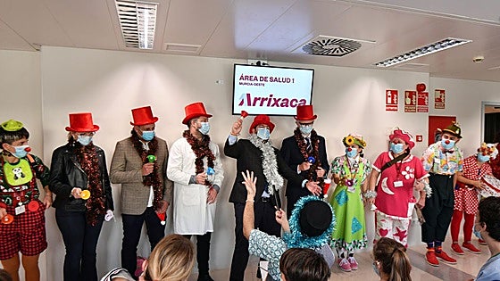 La fiesta de Navidad en el hospital Materno-Infantil de la Arrixaca, en imágenes