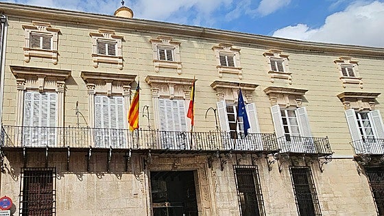 Orihuela aprueba su primera Relación de Puestos de Trabajo del Ayuntamiento