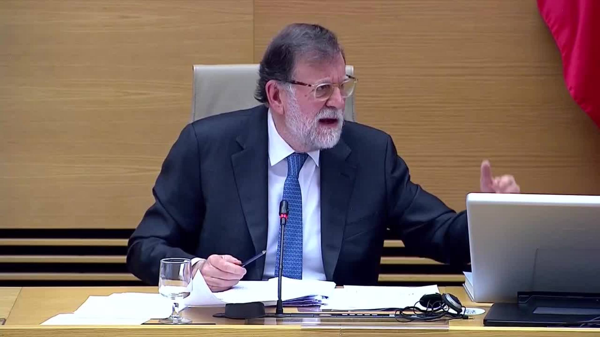 Rajoy se encara con un diputado del PSOE y le aconseja un abogado: 