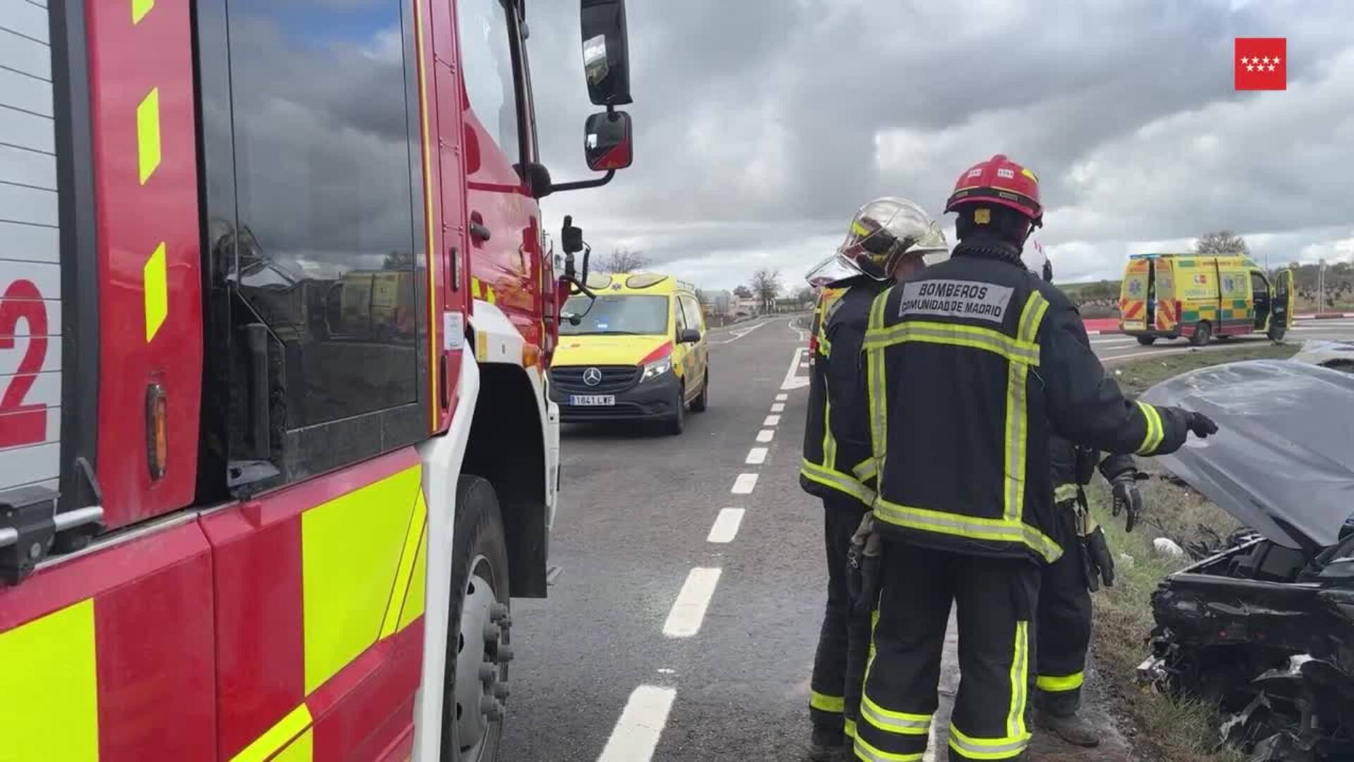 Tres heridos en la colisión frontal entre dos coches en el cruce de la M-404 con la M-315