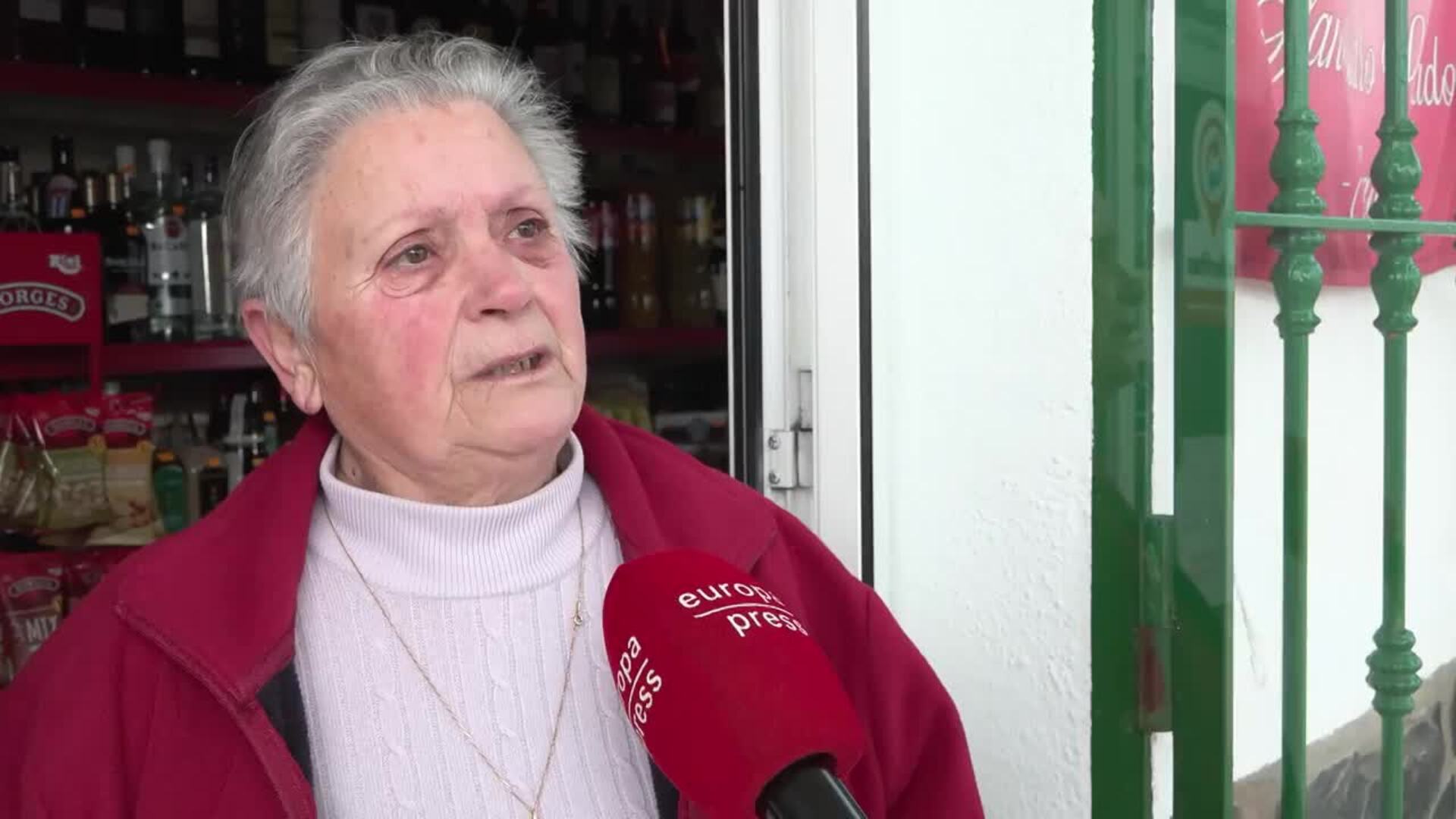 Vecinos de Maguilla lamentan que el destrozo del puente por el temporal es "una ruina"