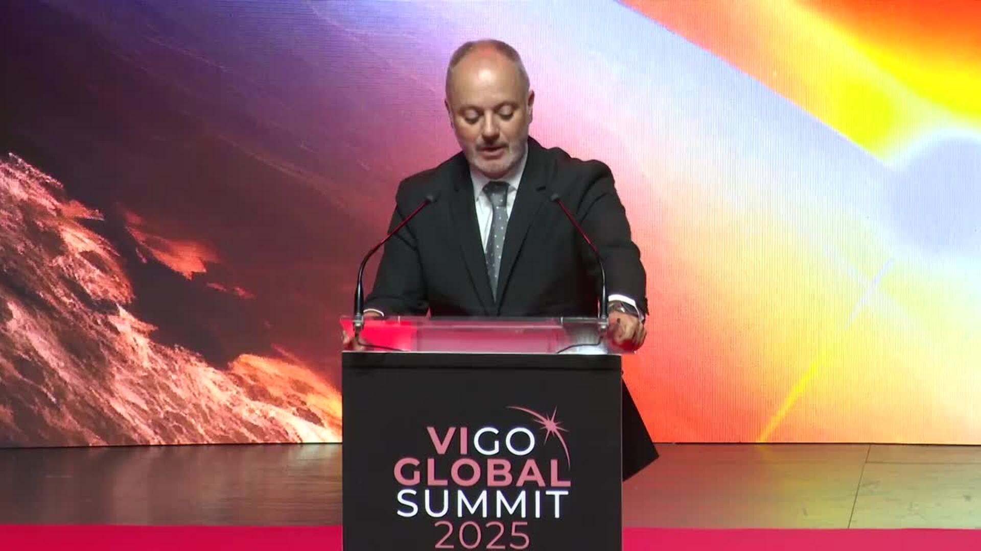 Regades llama a la "reflexión" para "frenar el ruido" en la apertura del Vigo Global Summit