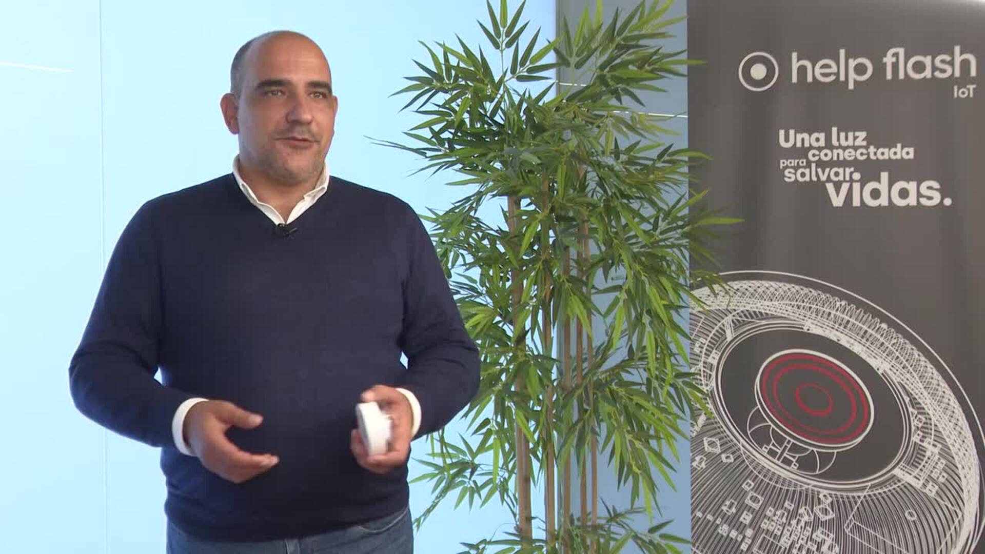 Los creadores gallegos de la baliza V-16: "La idea era ayudar a personas con discapacidad"