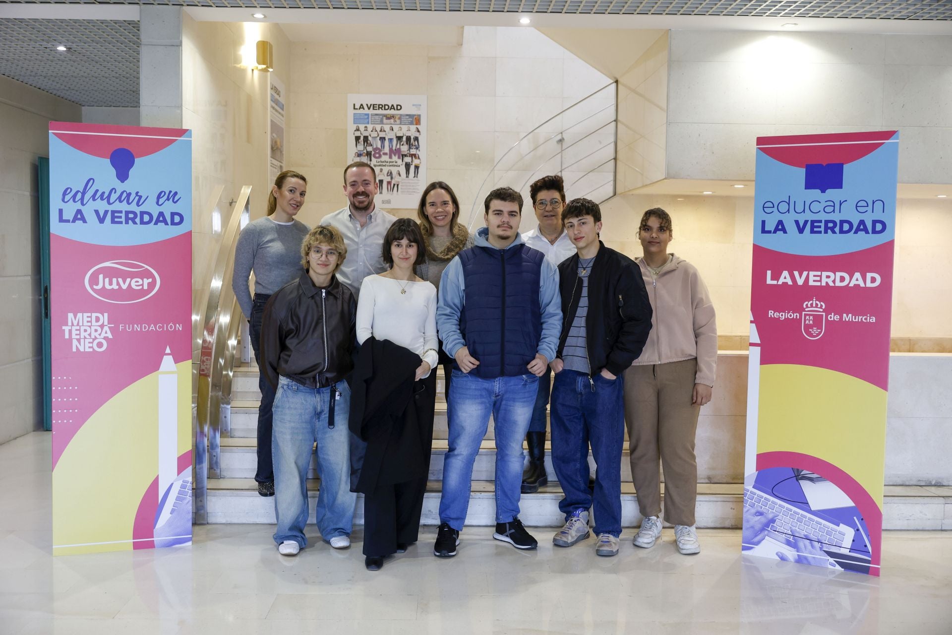 Visita de alumnos del centro Xtart Formación Profesional de Murcia a LA VERDAD, en imágenes