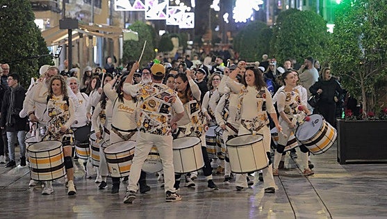 En imágenes, el pasacalles del Carnaval de Cartagena