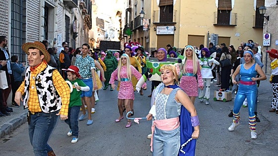 Más de treinta comparsas despliegan su creatividad en el Carnaval de Cehegín