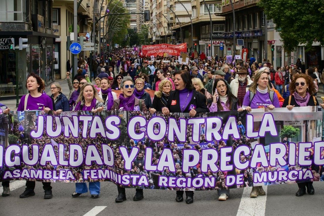 Marcha del 8M por el Día de la Mujer en Murcia, en imágenes | La Verdad