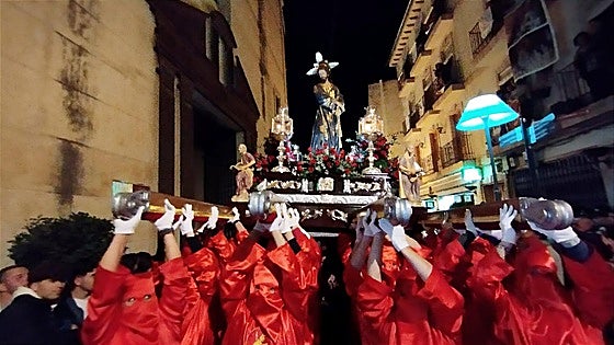 La procesión del Prendimiento recorre el recinto histórico de Caravaca de la Cruz