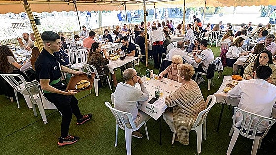 Casi cuatro decenas de barracas levantan hoy el tablacho en Murcia con sol en el cielo y una rebaja en la cuenta