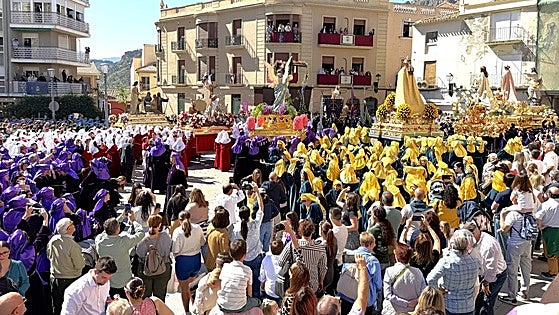 La Cortesía y el Resucitado ponen el broche de oro a una Semana Santa perfecta en Cieza