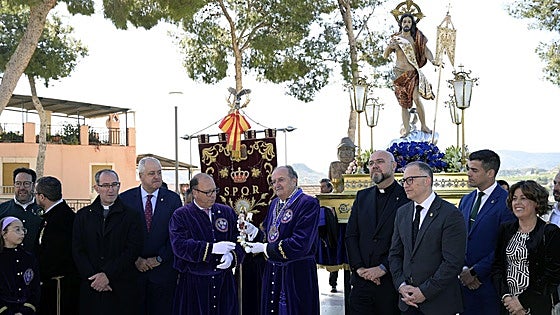 Docenas de palomas anuncian a Cristo Resucitado en Abarán