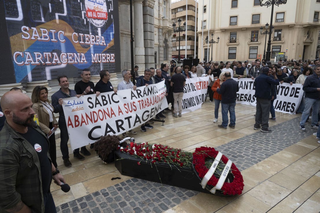 Las imágenes de la protesta de plantilla de Sabic en Cartagena | La Verdad