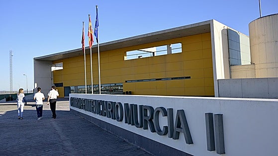 Denuncian humillaciones y coacciones del director de la cárcel de Campos del Río tras un grave motín con heridos