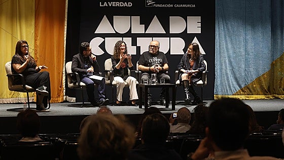 Esperanza Clares y Antonio Saura en el Aula de Cultura de LA VERDAD: «Los artistas de la Región de Murcia necesitan más cariño de las administraciones»