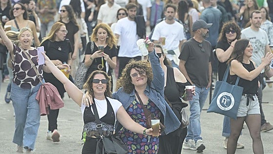 El Warm Up vence a la previsión de lluvia en su segundo día y pone a Murcia a bailar