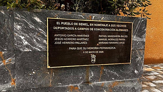 Beniel inaugura una placa en memoria de vecinos deportados a campos de concentración nazis