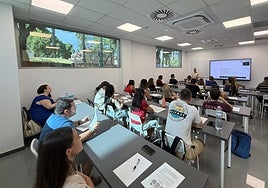 Alumnos en las nuevas instalaciones de GM Oposiciones en Juan de Borbón, 38.