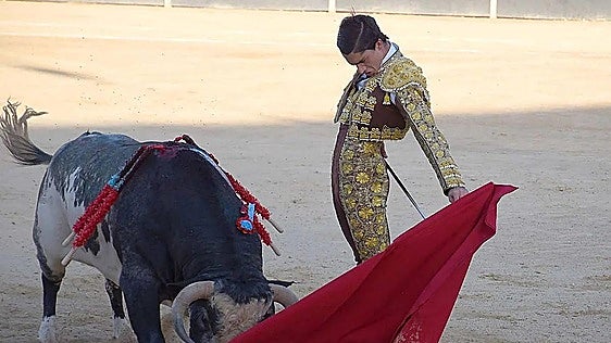 La Asociacion El Quite de Calasparra premia a El Mene con el trofeo a Mejor Faena