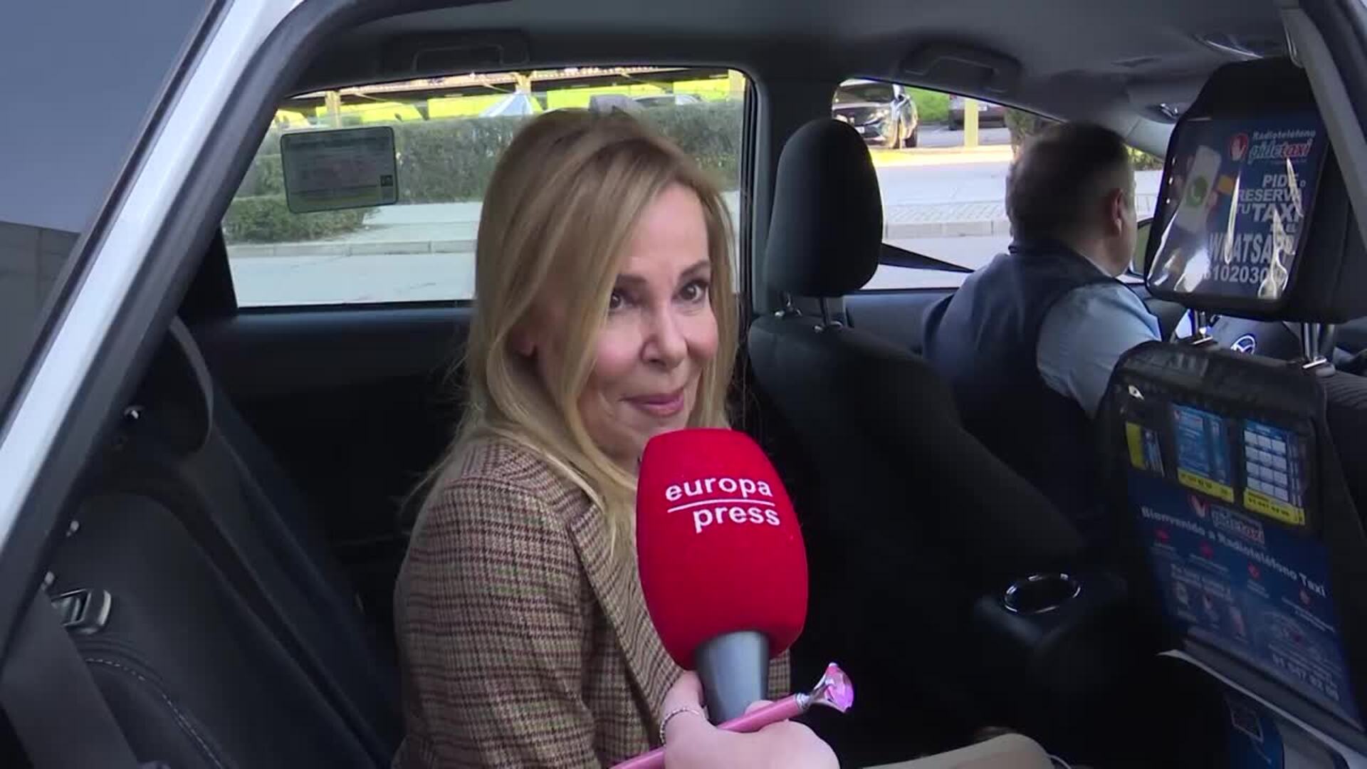 Carmen Lomana vive un momento 'trágame tierra' al intentar saludar a los Reyes en ARCO | La Verdad
