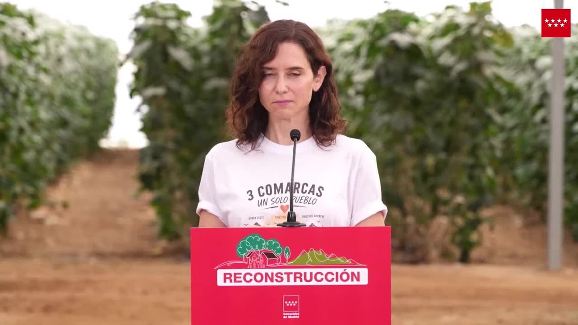 Ayuso anuncia nuevas ayudas para las explotaciones afectadas por el incendio de la Sierra Oeste