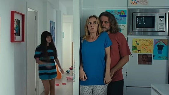 'Tres de más', divertida comedia familiar