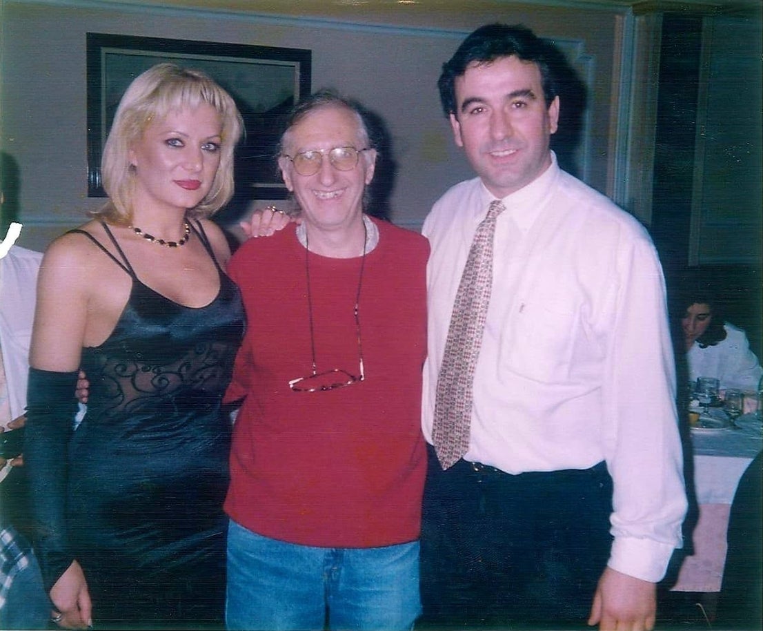 Domingo Artés (der.), junto a su mujer y pareja artística, Mayi, y el también fallecido recientemente Juan Tamariz.