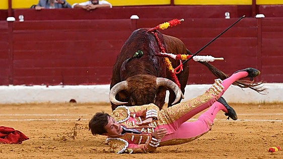 Angelín pasa buena noche y se recupera de la grave cornada de Murcia