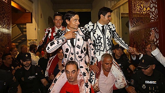 Urdiales, Perera y Ureña salen a hombros en Lorca