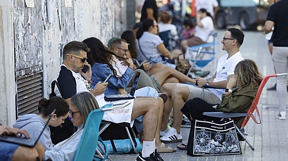 Las colas para comprar las entradas de Arde Bogotá, en imágenes