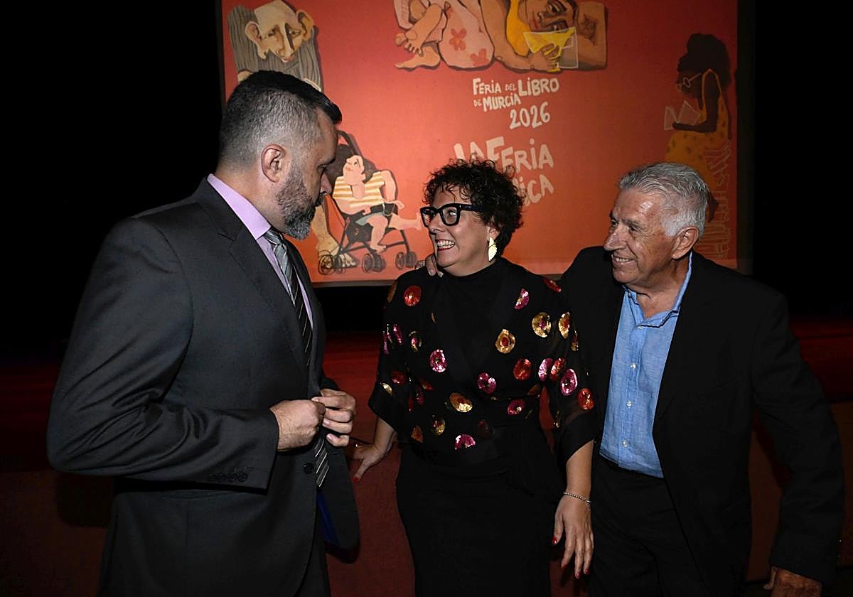 Jesús Boluda, director de la Feria Bonica, con Ana y Miguel Sánchez.