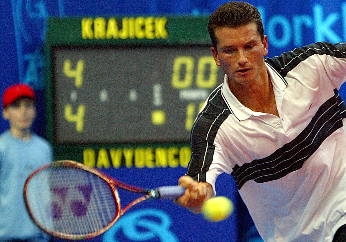 Richard Krajicek, en un partido contra Davydenko en 2001