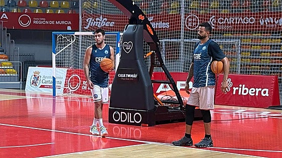 El nuevo Club Baloncesto Cartagena echa a andar entre las canastas del Palacio