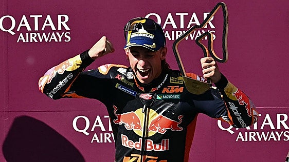 Primer bocado del Tiburón Pedro Acosta, que estrena su casillero de victorias en MotoGP
