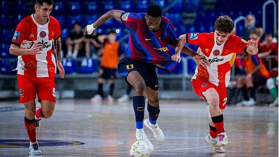 El Jimbee Cartagena rescata un punto en la batalla del Palau frente al Barça y al arbitraje