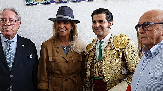 Un lunes con sabor a viernes con la Infanta Elena de espectadora de excepción en la Feria taurina de Murcia