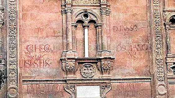 Los grafitis protegidos que atesora la Catedral de Murcia
