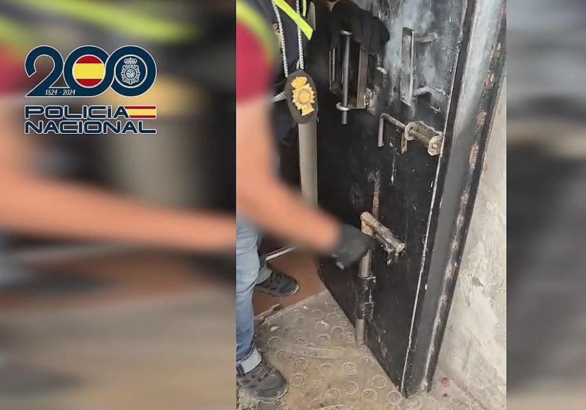 La puerta blindada del narcopiso.