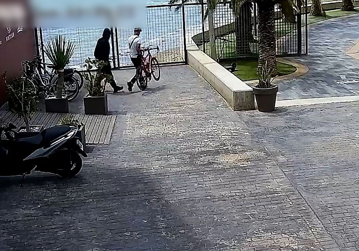 Detienen a los autores de una oleada de robos de bicis y patinetes en San Pedro