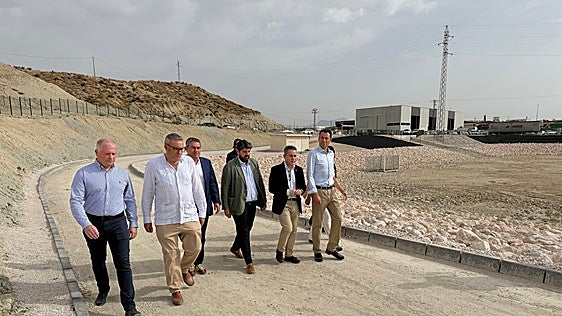 Un tanque de tormentas protege ya a personas y bienes en el polígono 'El Saladar I' en Lorquí