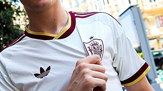 España camisa blanca