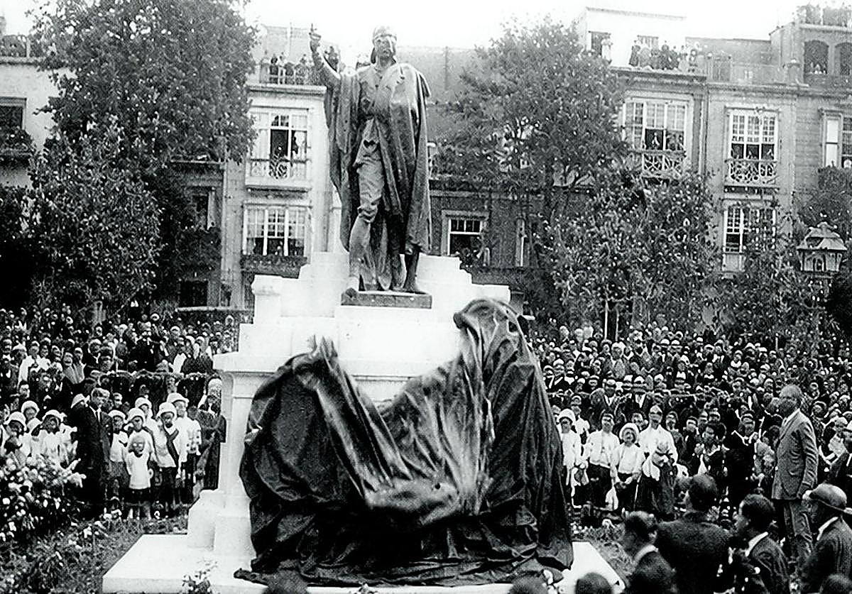 Inauguración del monumento a Isidoro Máiquez en 1927 en la Glorieta de San Francisco.