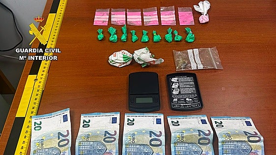 Detenido un conductor durante un control en Moratalla con más de un centenar de papelinas de cocaína y tusi