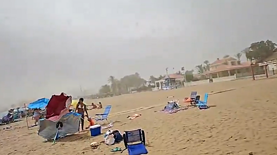 Reventón cálido en la Región de Murcia con rachas de viento de casi 80 km/h y 40 grados en la costa